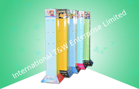 Un buen precio. Punto giratorio de las exhibiciones de compra en línea